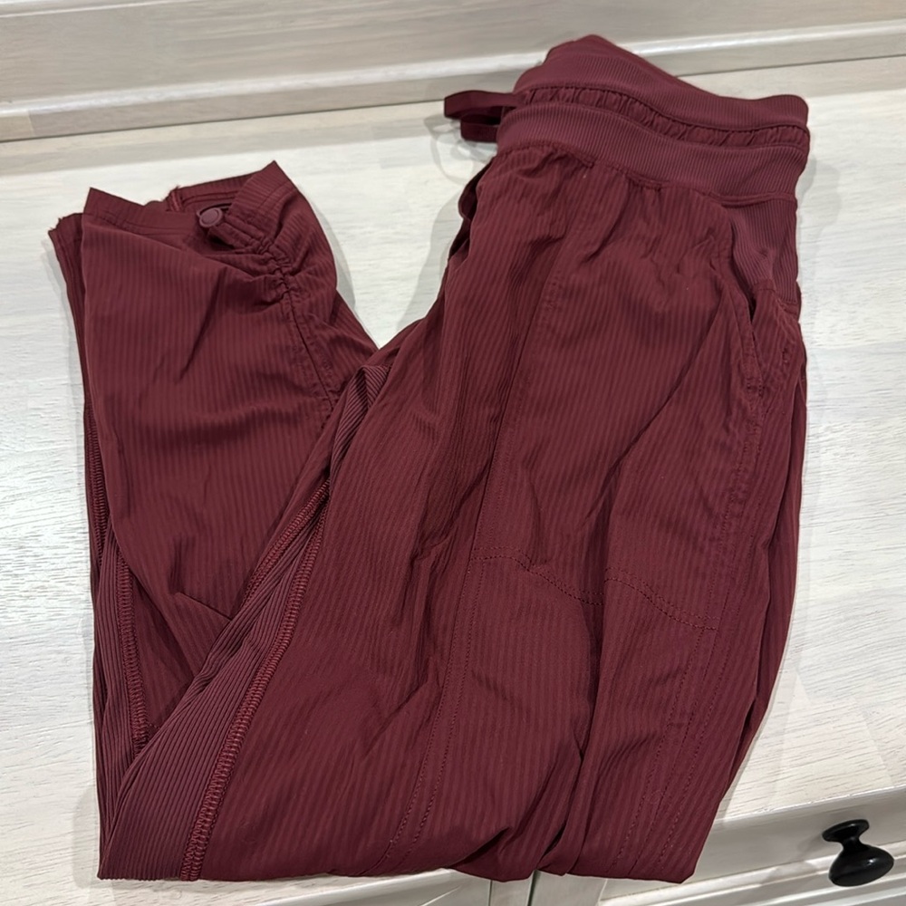 Dance Studio Mid-Rise Cropped Pant